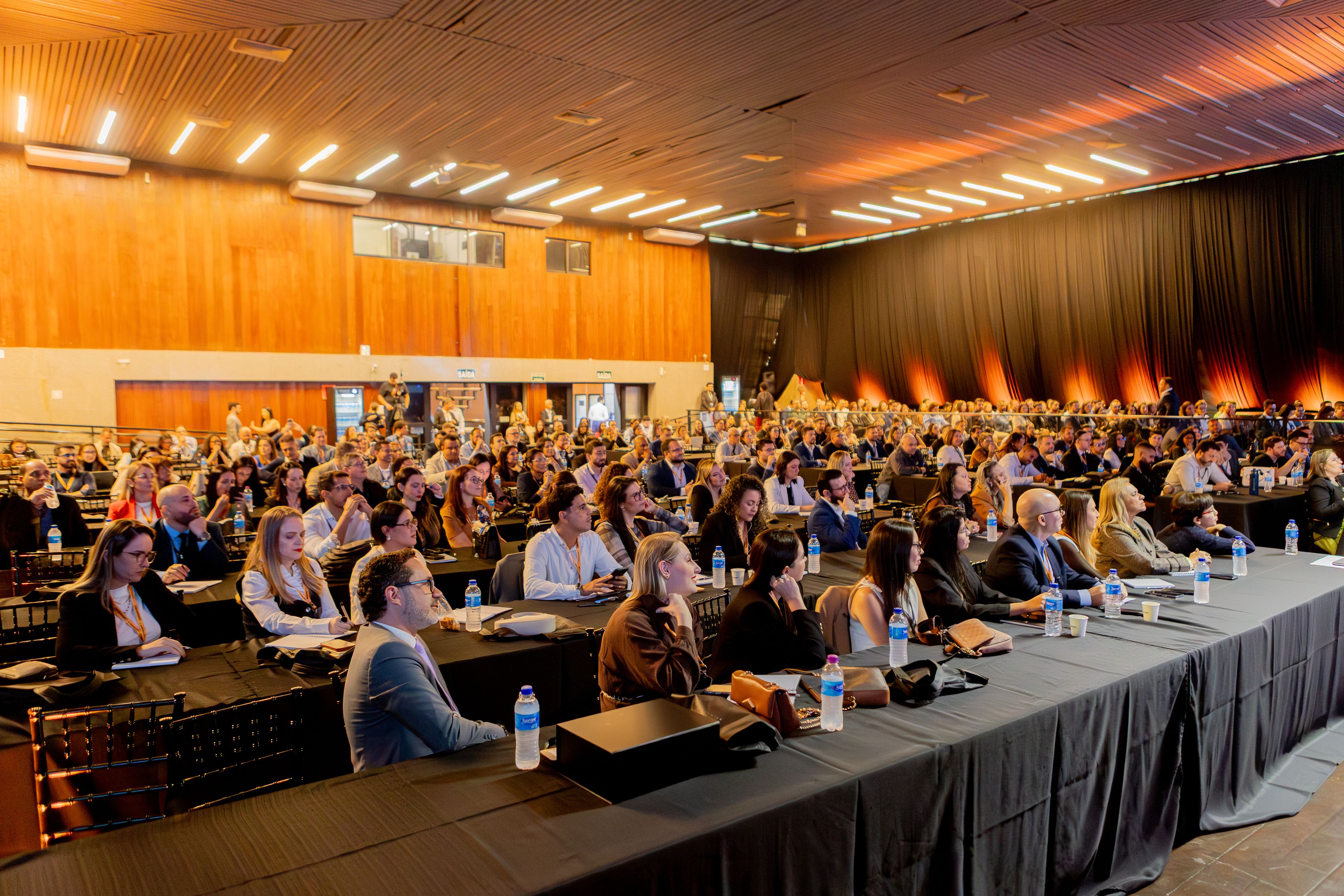Plateia lotada no RM Summit
